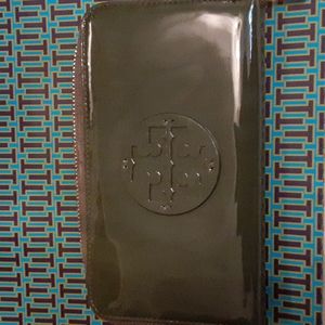 Tory Burch Continental Olive Green Patent Zip Around Wallet